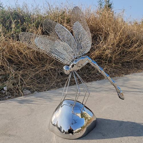 MS-01A Dragonfly statue